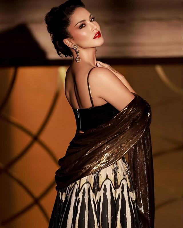 Sunny Leone 5