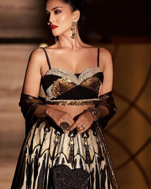 Sunny Leone 7