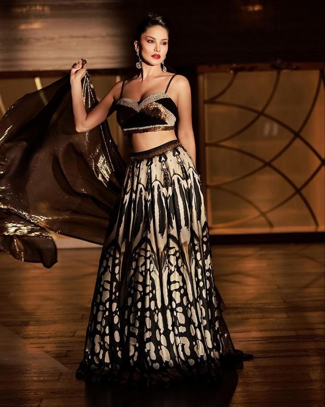 Sunny Leone 8