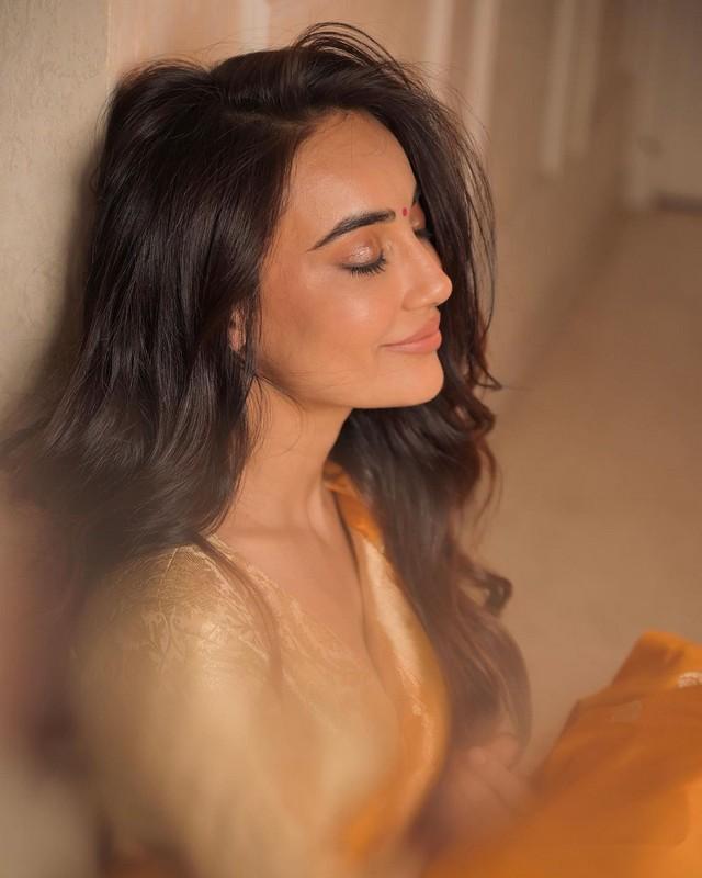 Surbhi Jyoti 4