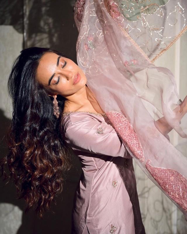 Surbhi Jyoti 6