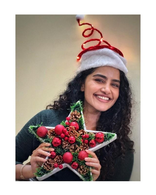 Anupama Parameswaran 9