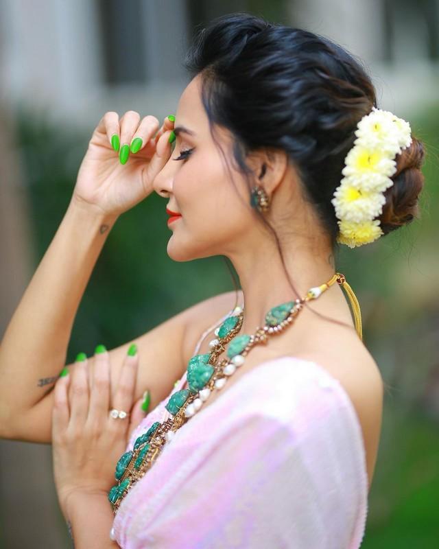 Ashu Reddy 1