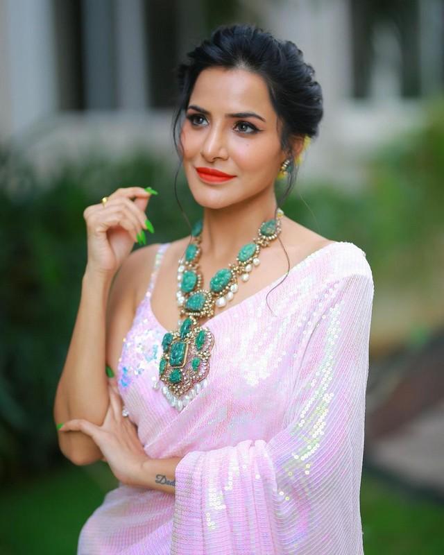 Ashu Reddy 2