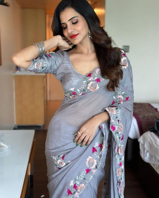 Ashu Reddy 7