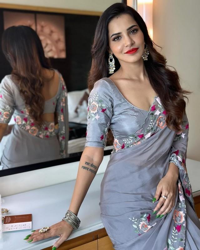 Ashu Reddy 8