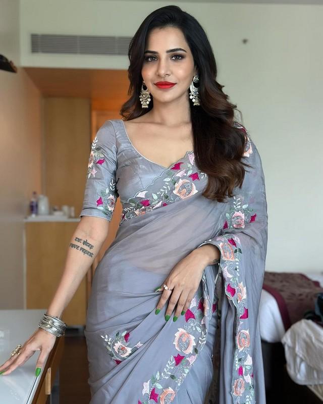Ashu Reddy 9