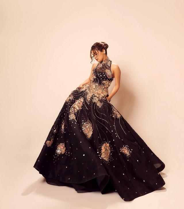 Avneet Kaur 3