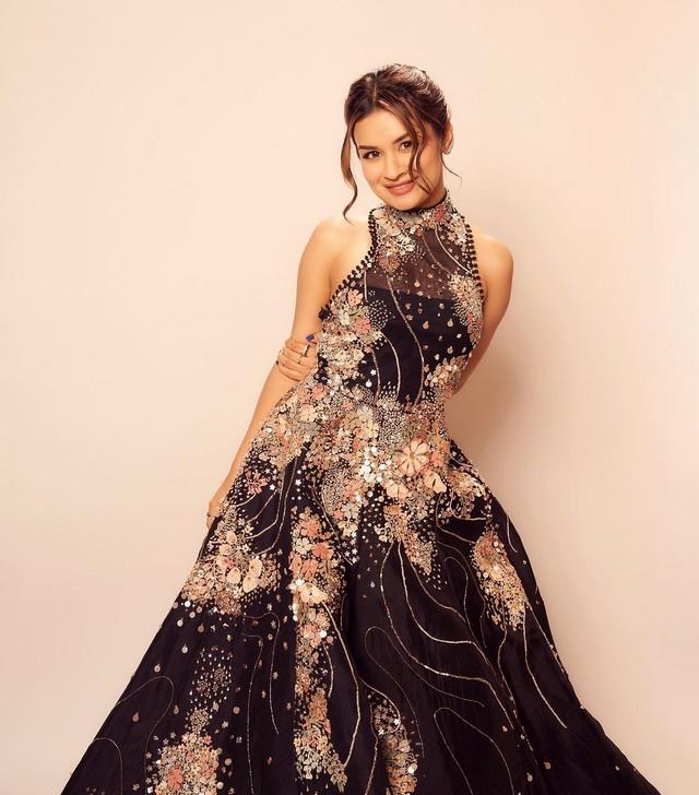 Avneet Kaur 5