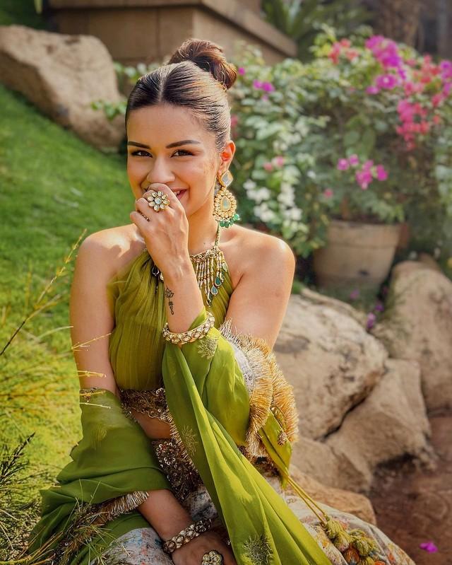 Avneet Kaur 6