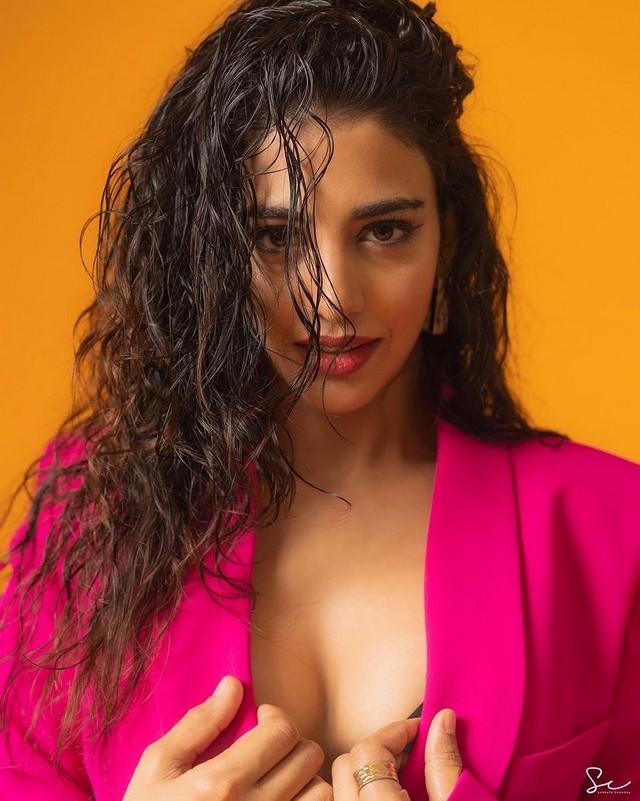 Daksha Nagarkar 4