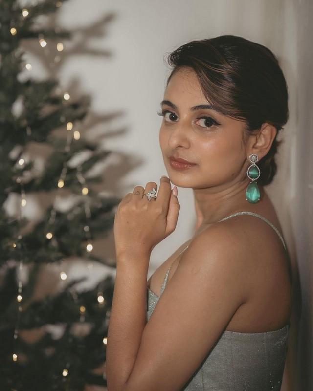ESTHER ANIL 4