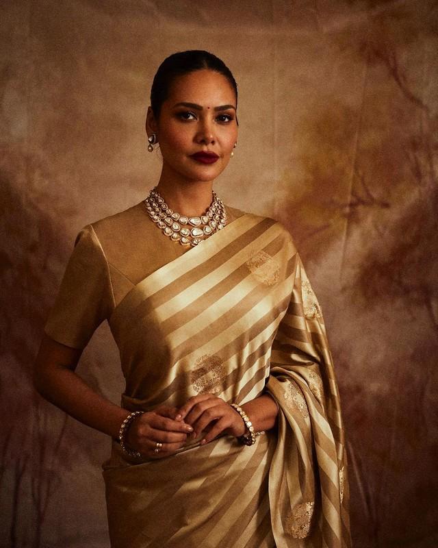 Esha Gupta 2