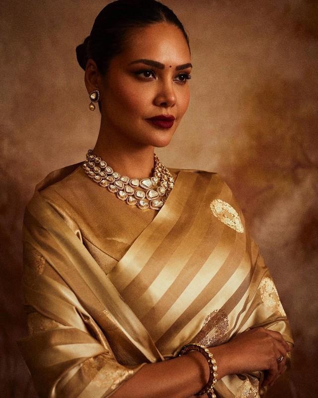 Esha Gupta 3