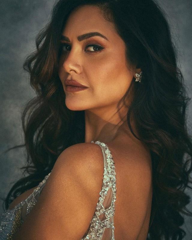 Esha Gupta 7