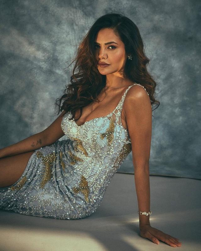 Esha Gupta 9