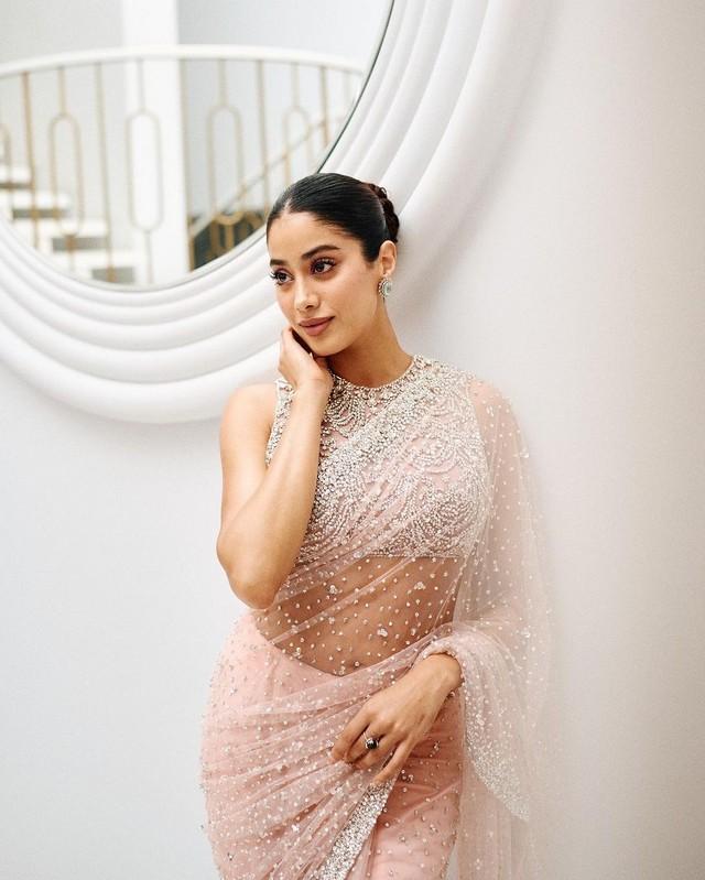 Janhvi Kapoor 8