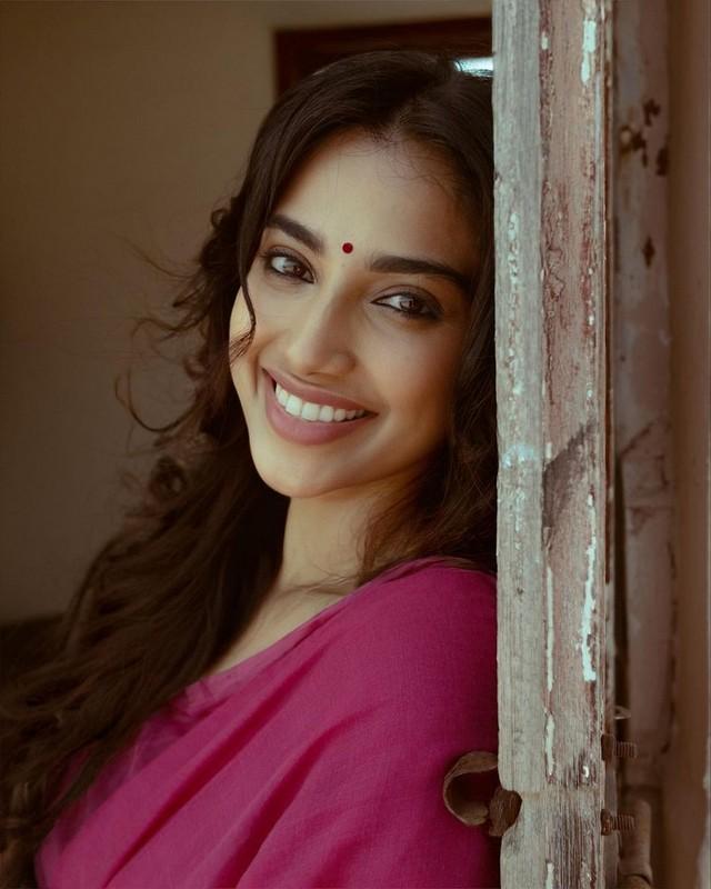 Meenaakshi Chaudhary 10