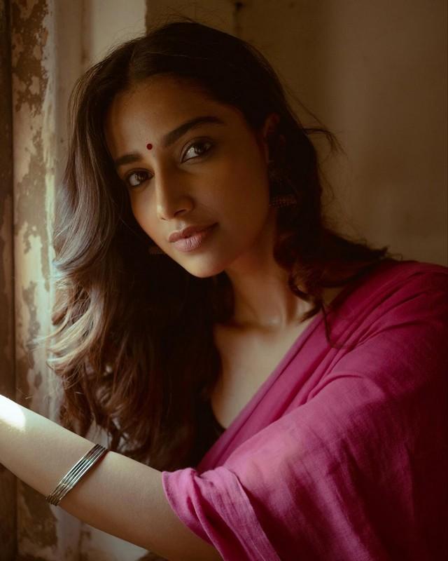 Meenaakshi Chaudhary 4