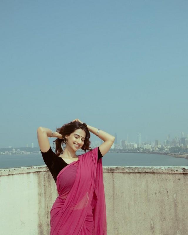 Meenaakshi Chaudhary 6