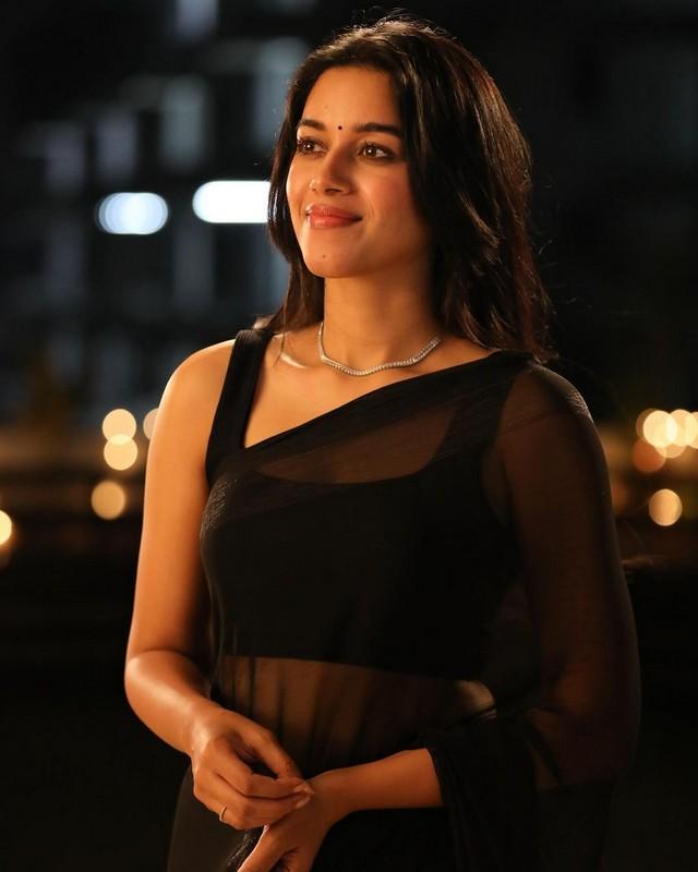 Mirnalini Ravi 4