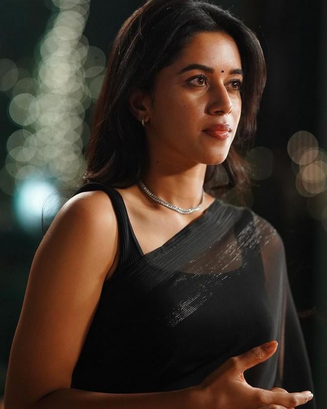 Mirnalini Ravi 5