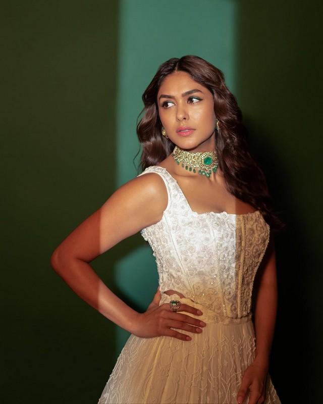 Mrunal Thakur 2