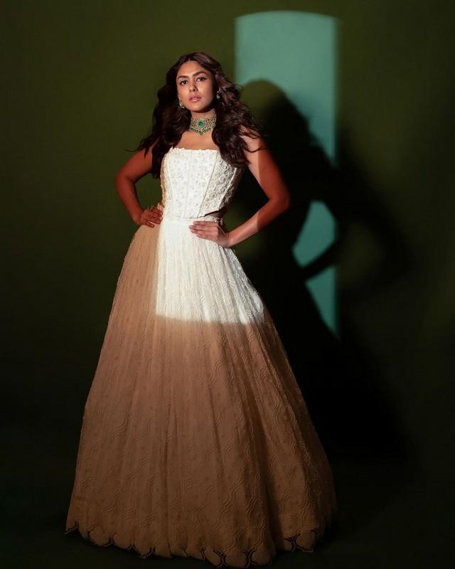 Mrunal Thakur 3
