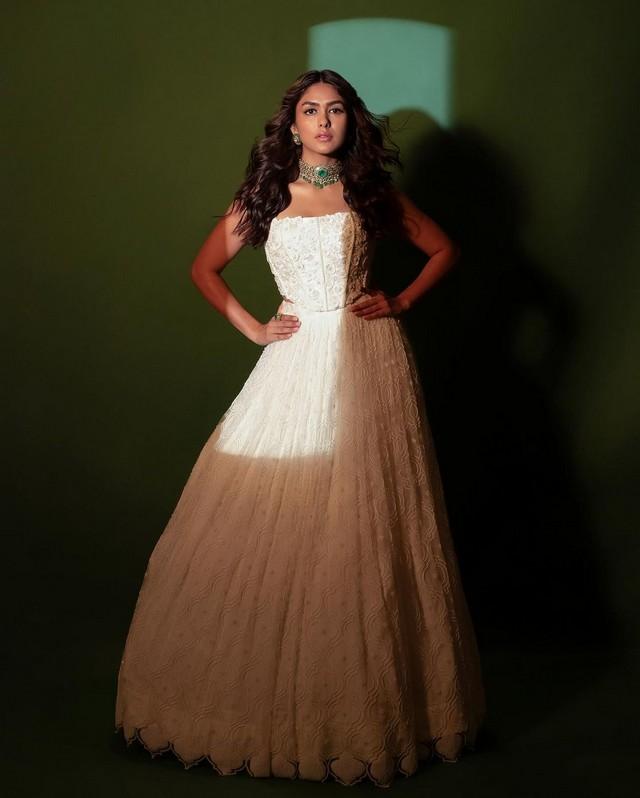 Mrunal Thakur 7