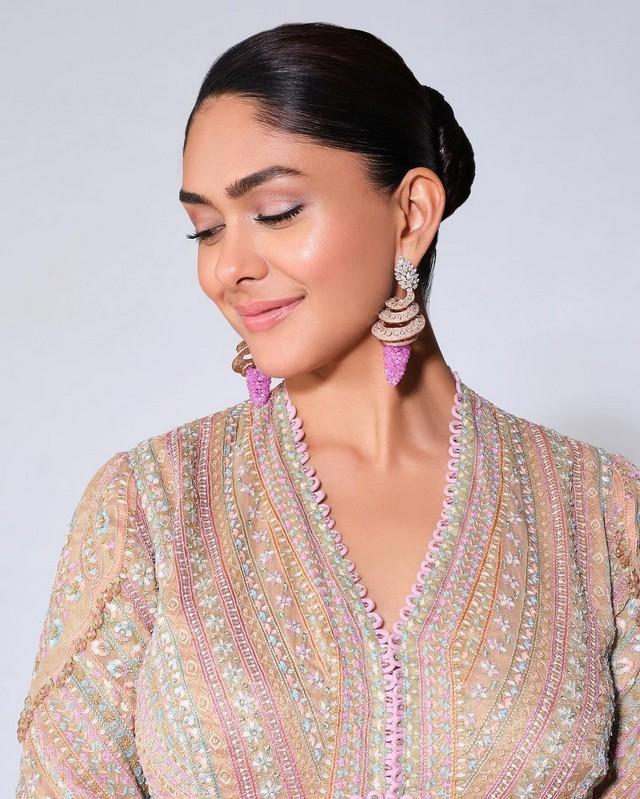 Mrunal Thakur 2