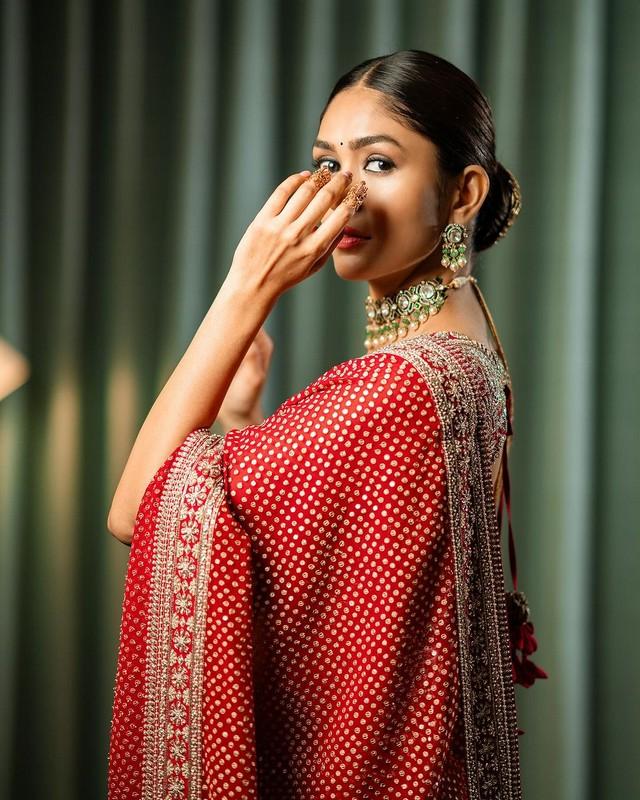 Mrunal Thakur 6