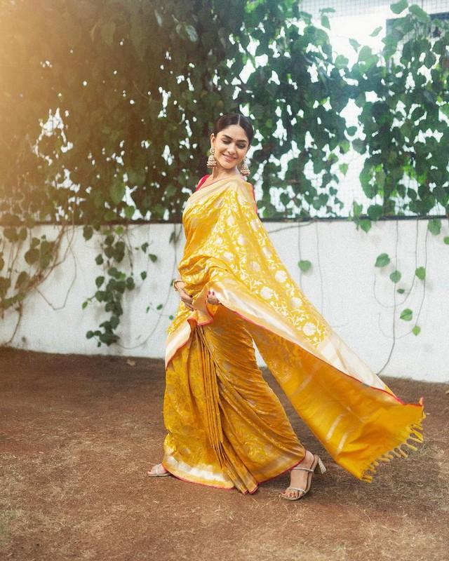 Mrunal Thakur 7