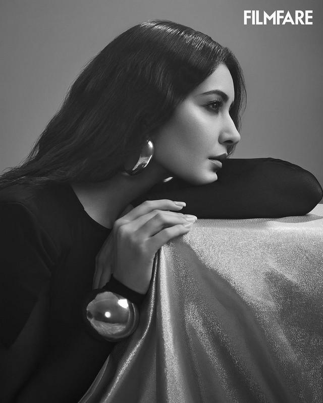 Raashii Khanna 2
