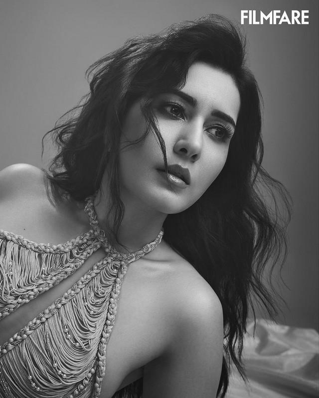 Raashii Khanna 5