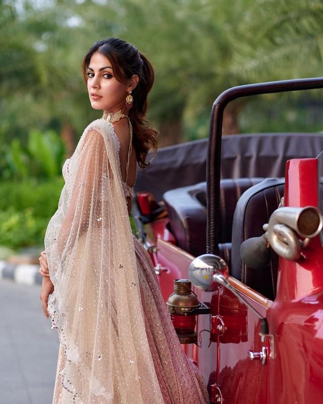 Rhea Chakraborty 10