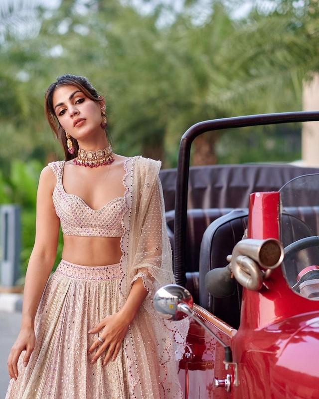 Rhea Chakraborty 6