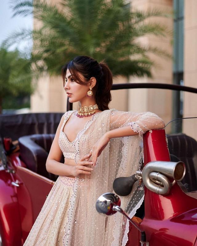Rhea Chakraborty 8
