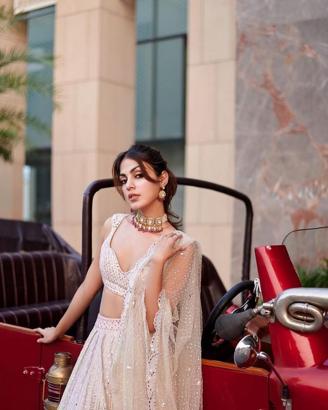 Rhea Chakraborty 9