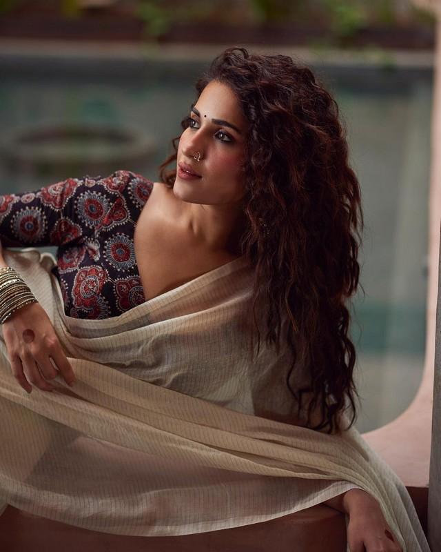 Ruhani Sharma 4
