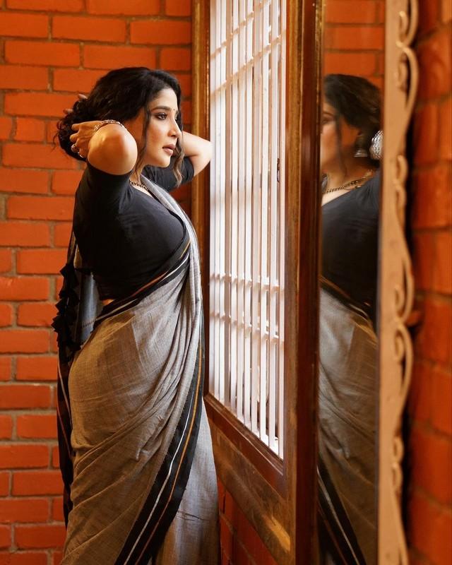 Sakshi Agarwal 15