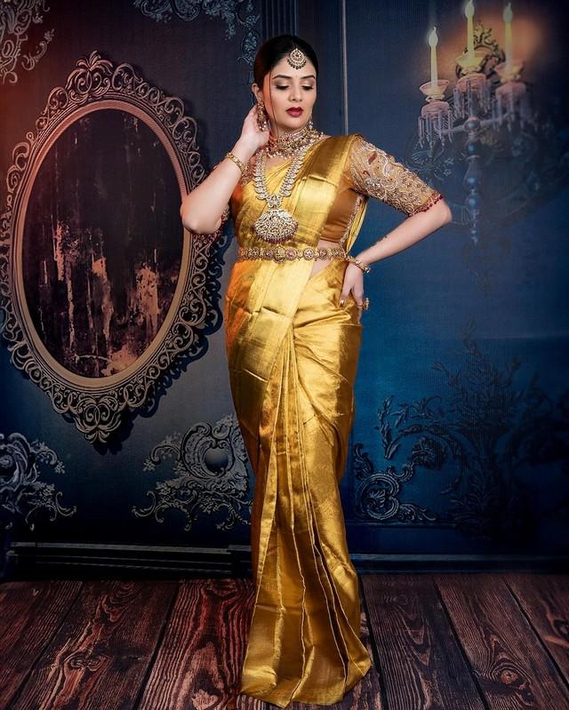 Sreemukhi 1