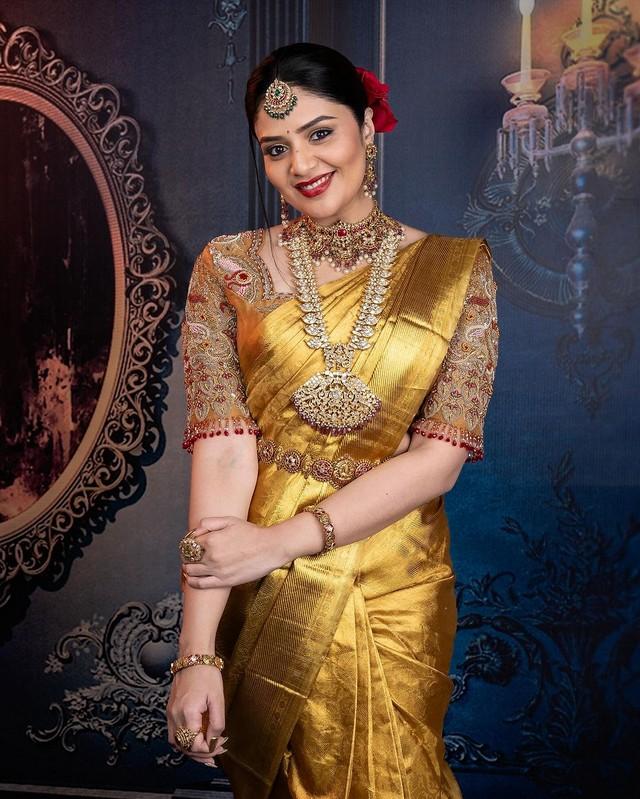 Sreemukhi 2