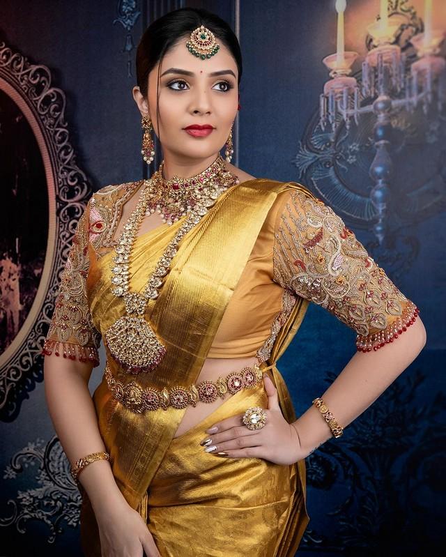 Sreemukhi 5