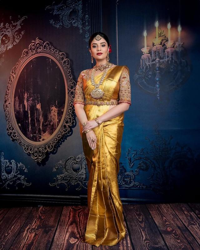 Sreemukhi 6