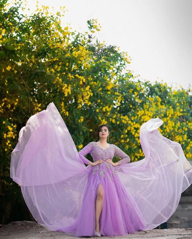 Sreemukhi 6