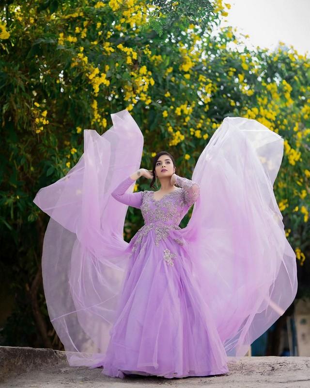 Sreemukhi 8