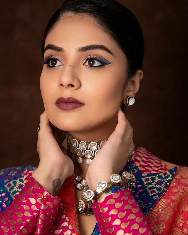 Sreemukhi 1