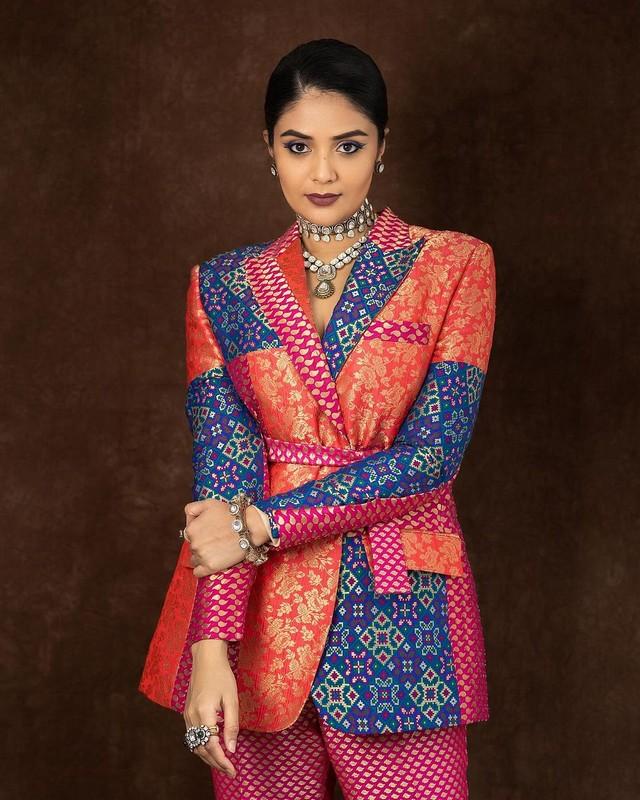Sreemukhi 2