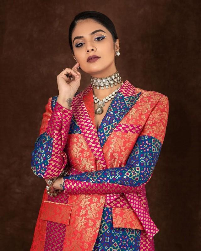 Sreemukhi 5