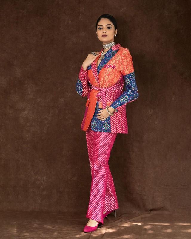 Sreemukhi 8